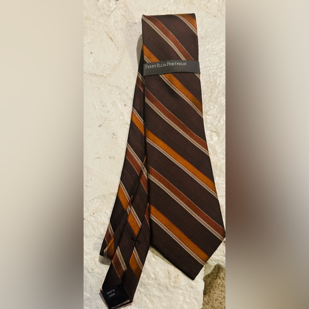 NWT Perry‎ Ellis Men’s Multicolored Neck Tie